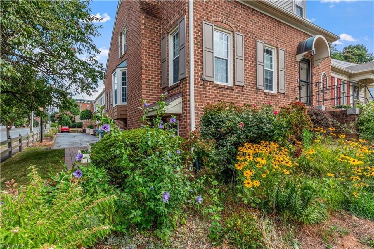 201 W Bank St - Photo 3 of 32