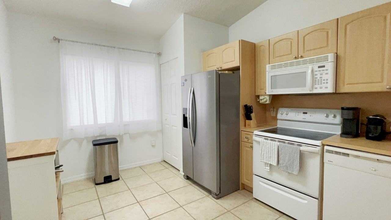 681 Nw 78th Ter #203 - Photo 6 of 24