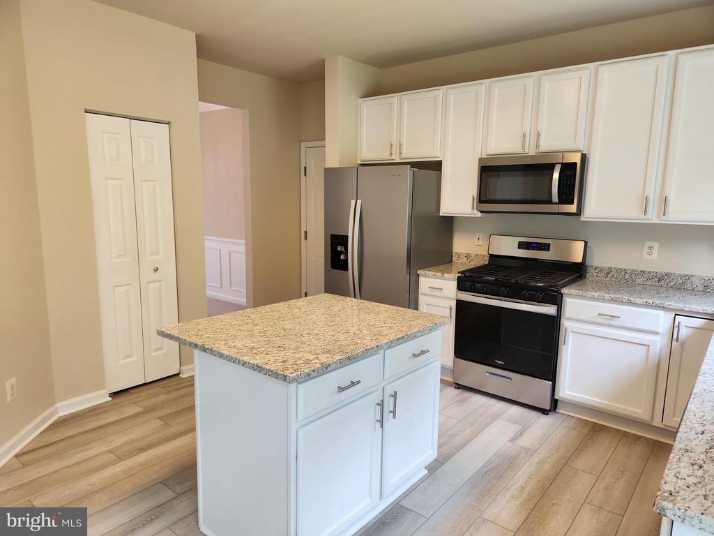 2880 Myrtlewood Dr - Photo 2 of 37