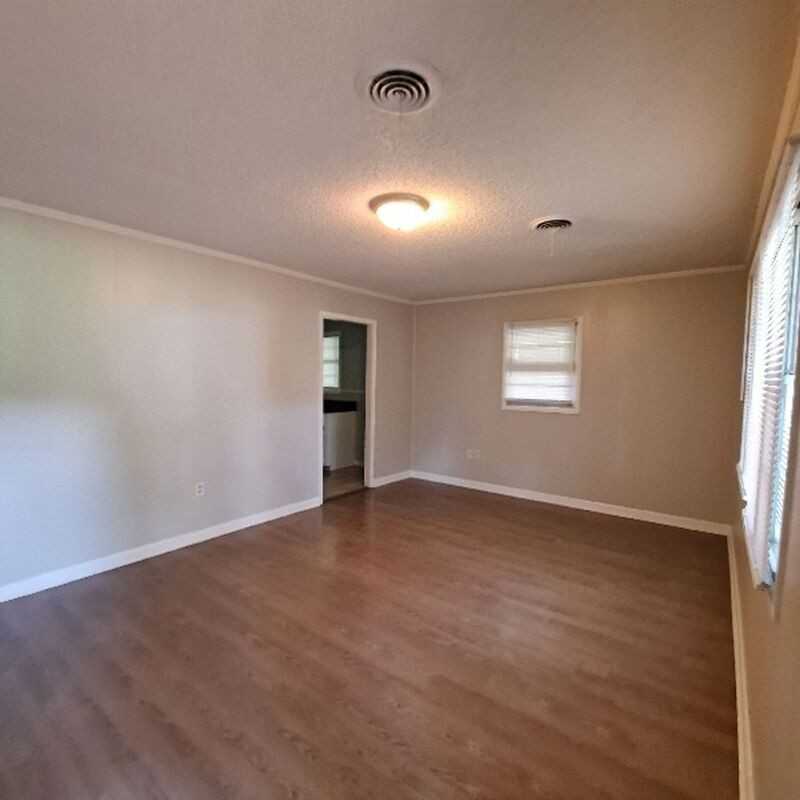 837 Carrolton Rd - Photo 3 of 10