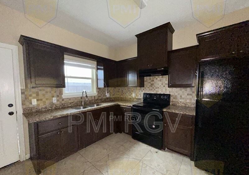 2601 E Garfield Ave #4 - Photo 3 of 29