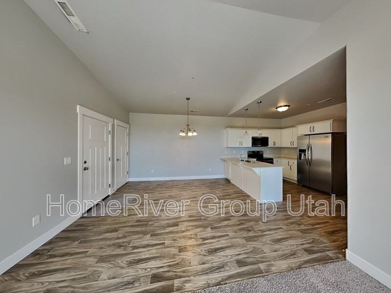 15 W Seasons Dr #409 - Photo 2 of 18