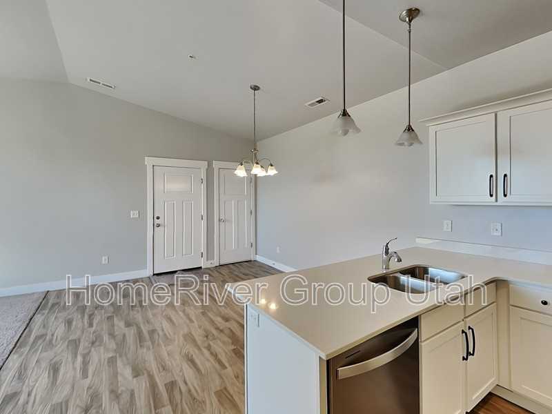 15 W Seasons Dr #409 - Photo 4 of 18