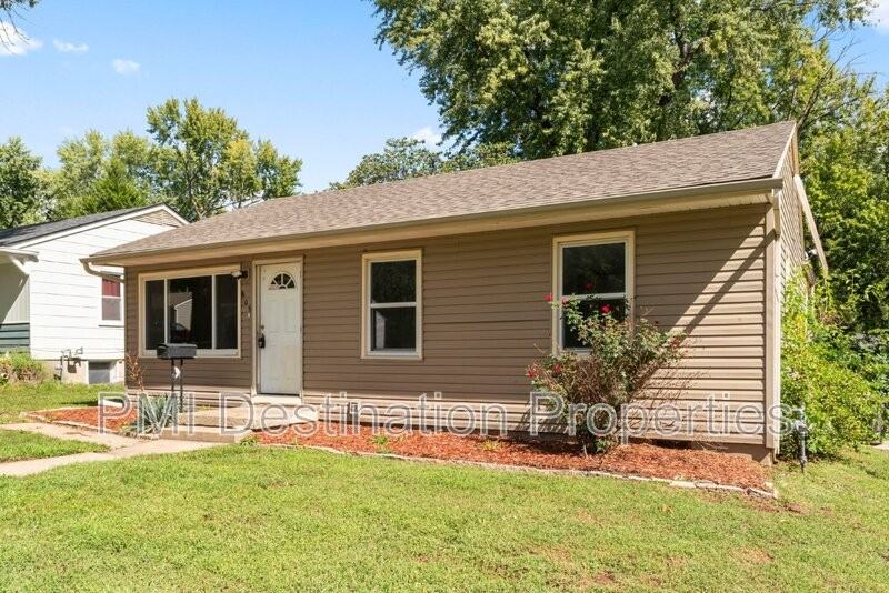 609 N Westwood Dr - Photo 3 of 30