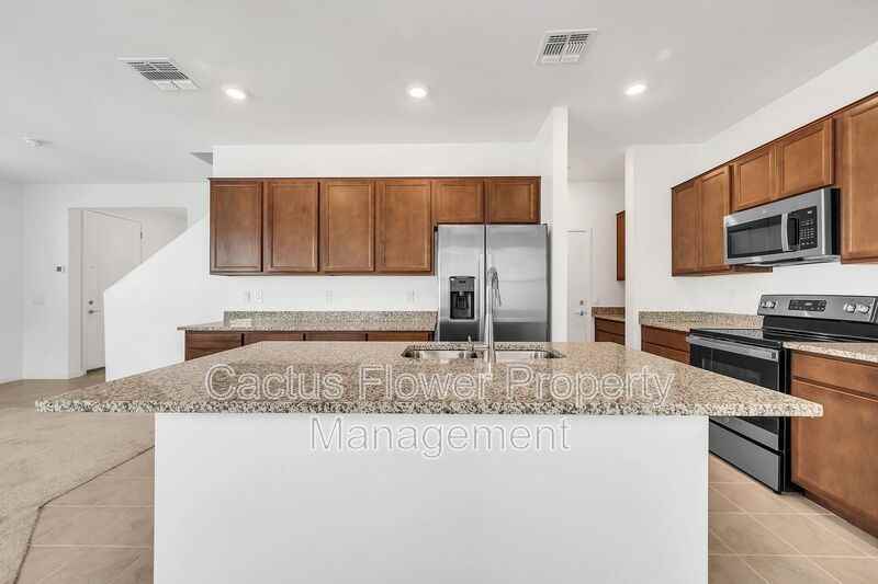 9850 E Tamery Ave - Photo 4 of 47