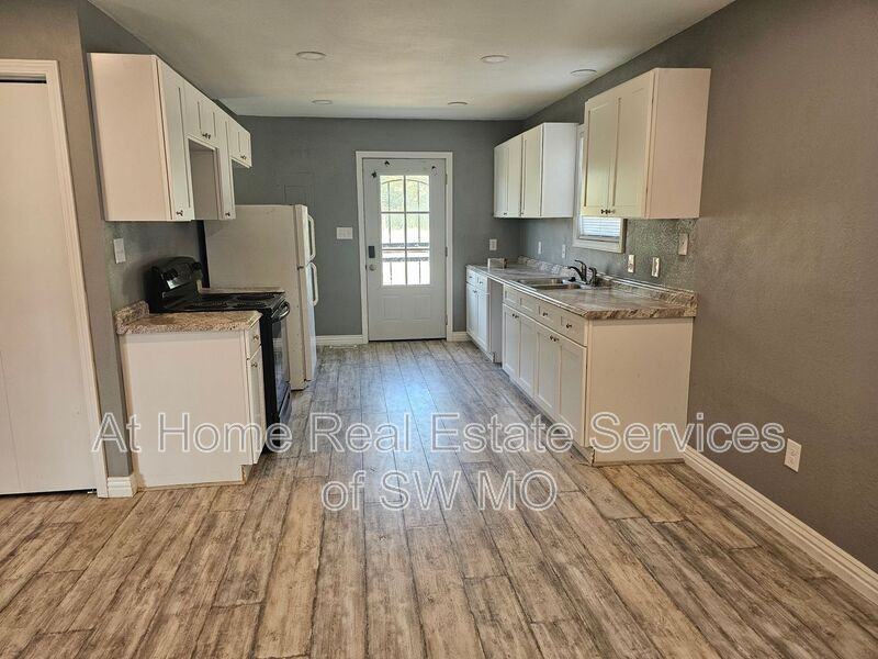 3315 W Waddill St - Photo 3 of 9