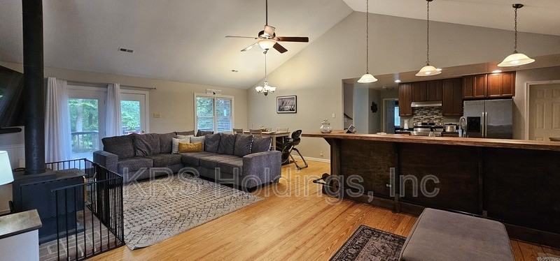 107 Pleasant Pt - Photo 5 of 38