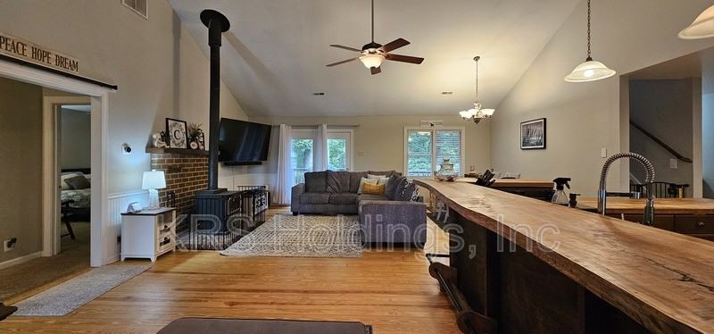 107 Pleasant Pt - Photo 6 of 38