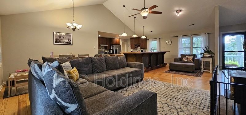 107 Pleasant Pt - Photo 7 of 38