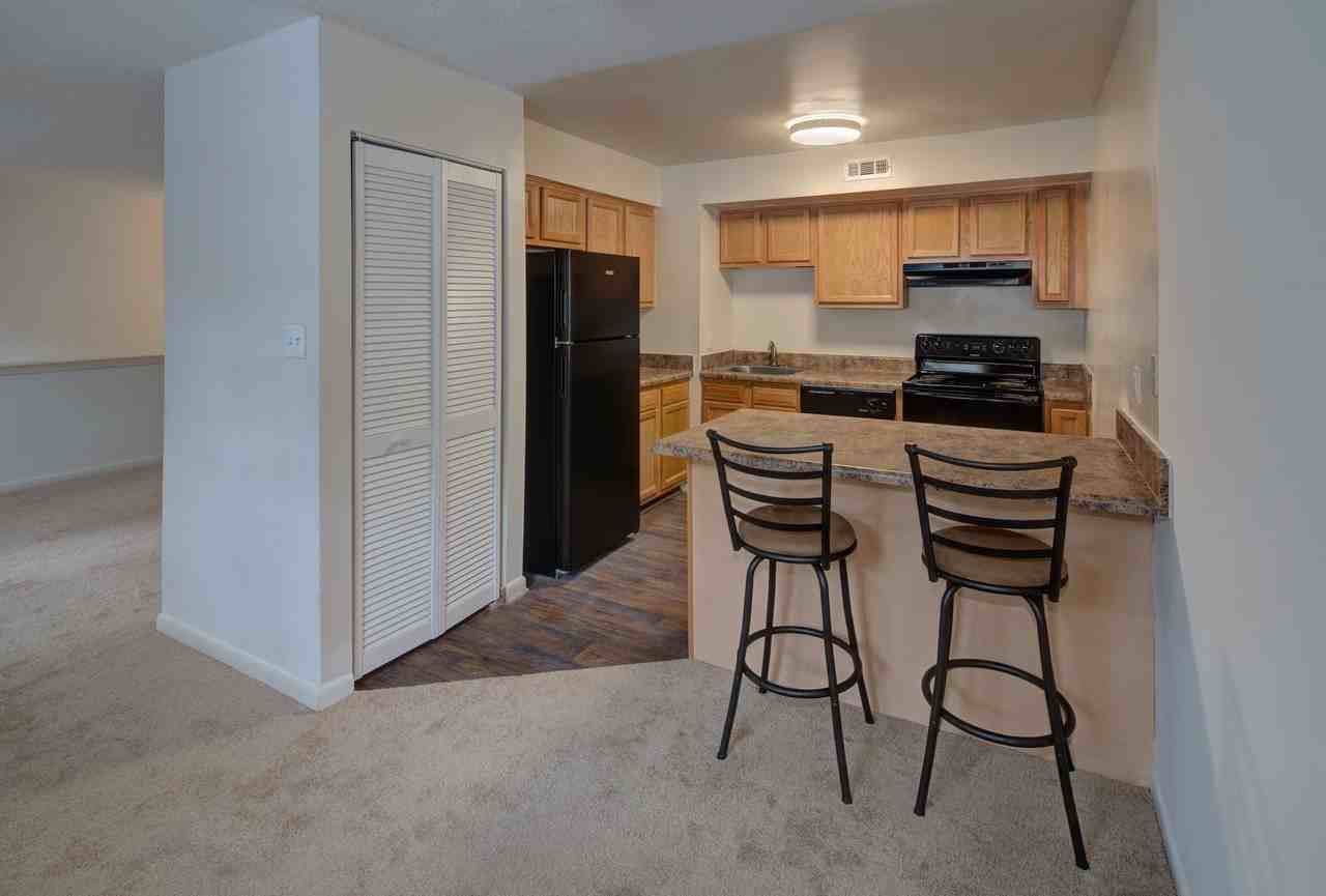 Thousand Oaks Apartments & Townhomes - Photo 2 of 23