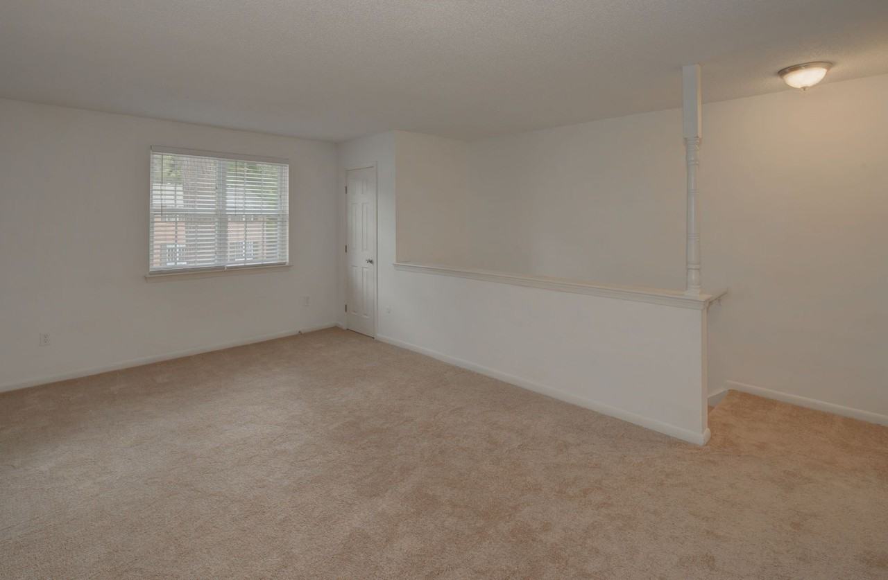 Thousand Oaks Apartments & Townhomes - Photo 3 of 23