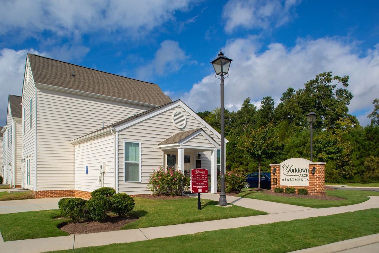 Yorktown Arch - Photo 4 of 50
