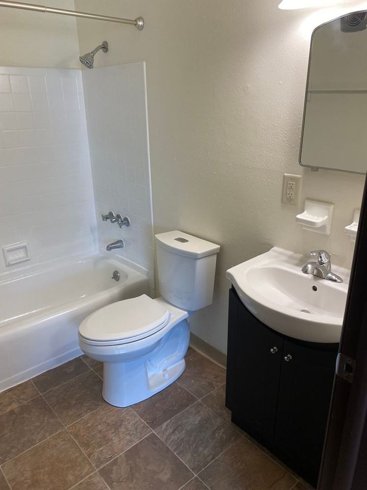 2812 Bolivar Apts. - Photo 7 of 20