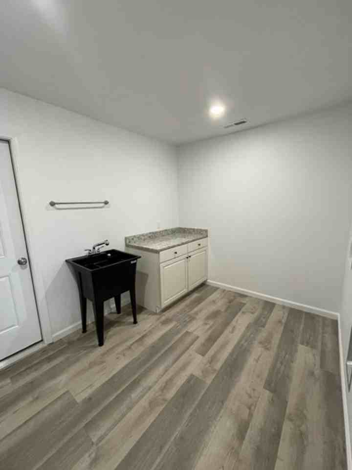 433 James Dr - Photo 5 of 19