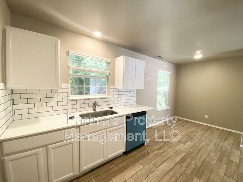 1538 N Addington Ave - Photo 2 of 13
