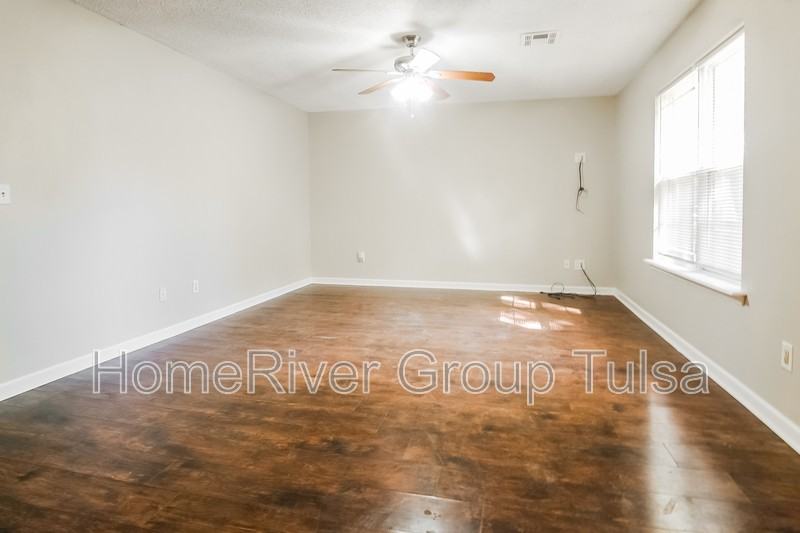 1218 W South St - Photo 3 of 18