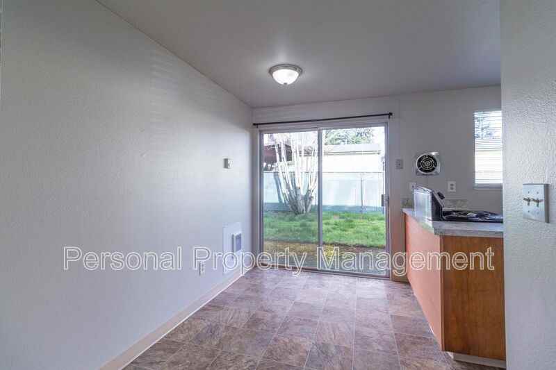 506 E 34th St #B - Photo 4 of 10