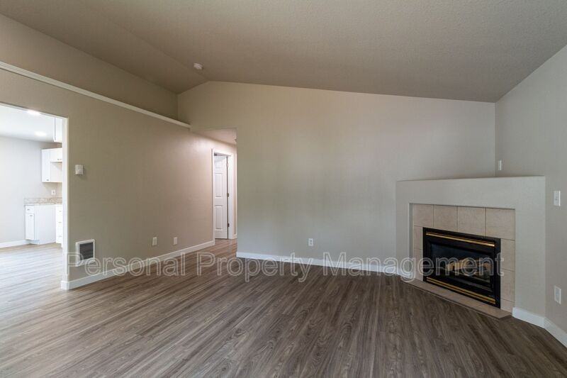 19019 Se 12th Way - Photo 3 of 16