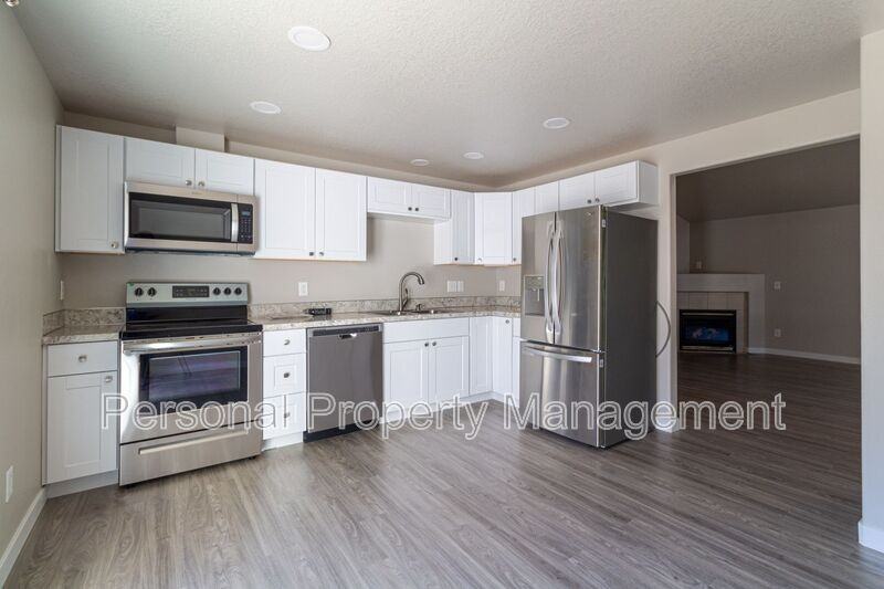 19019 Se 12th Way - Photo 4 of 16