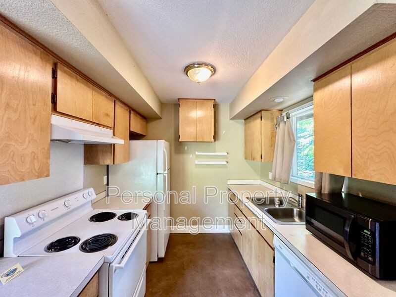 849 12th St - Photo 3 of 10