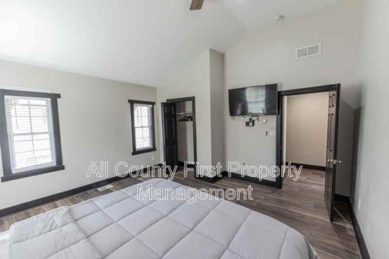 1764 Spring Ave #2 - Photo 3 of 8