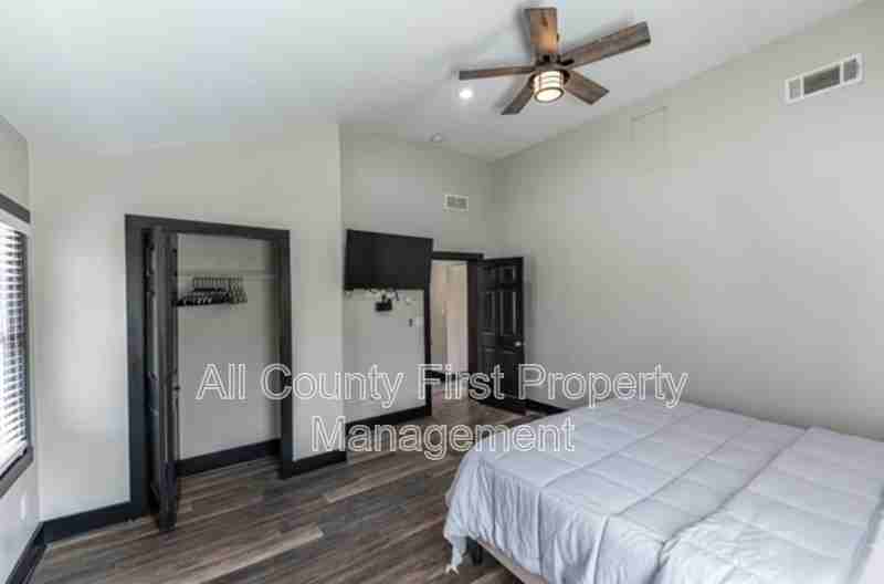 1764 Spring Ave #2 - Photo 4 of 8