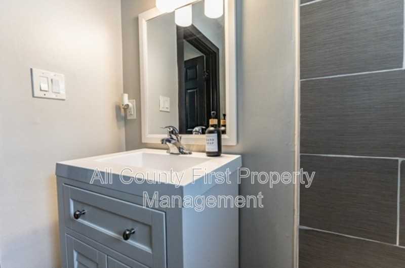 1764 Spring Ave #2 - Photo 6 of 8