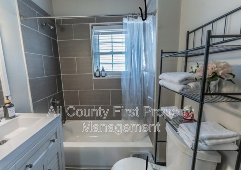 1764 Spring Ave #2 - Photo 7 of 8