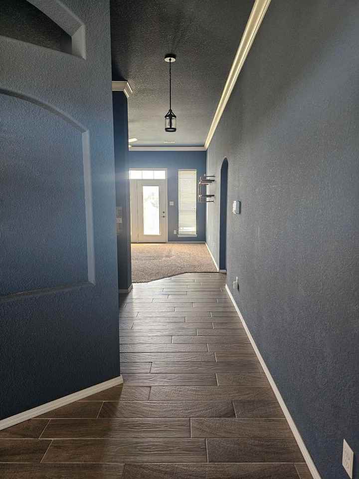 1150 Shanna Dr - Photo 3 of 25