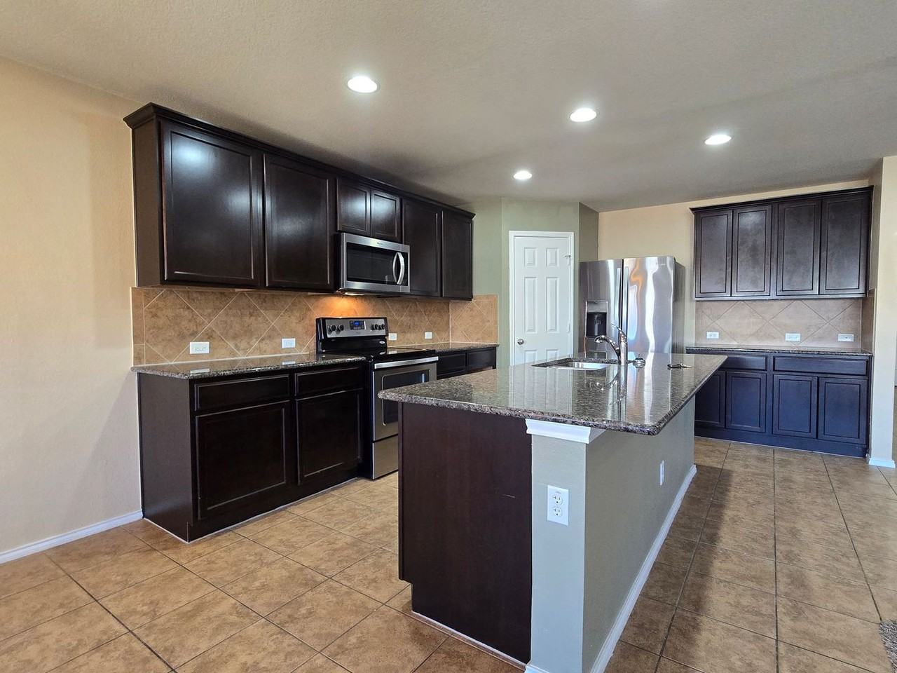 307 E Gemini Ln - Photo 4 of 34