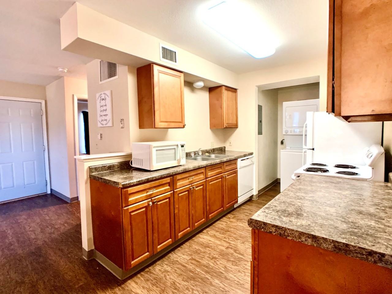 Sundance Apartments - Photo 4 of 32