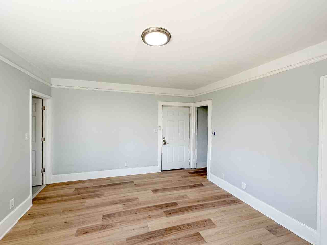 Updated 1 Bed 1 Bath near Midtown - Photo 4 of 10