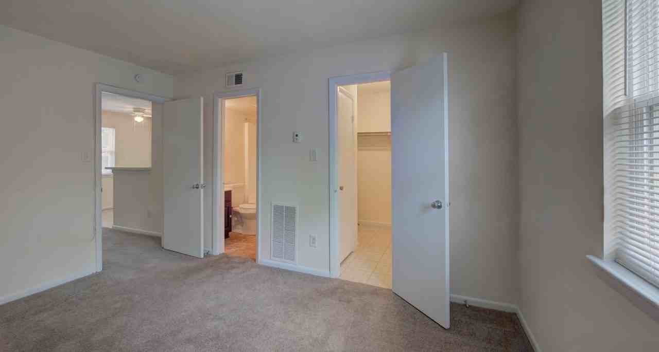 Vantage Apartments - Photo 4 of 21