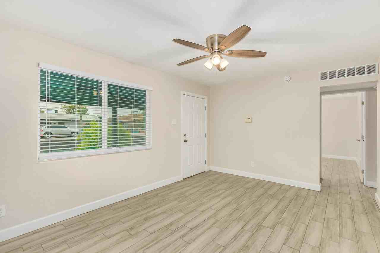 115 N 33rd Ave - Photo 3 of 20