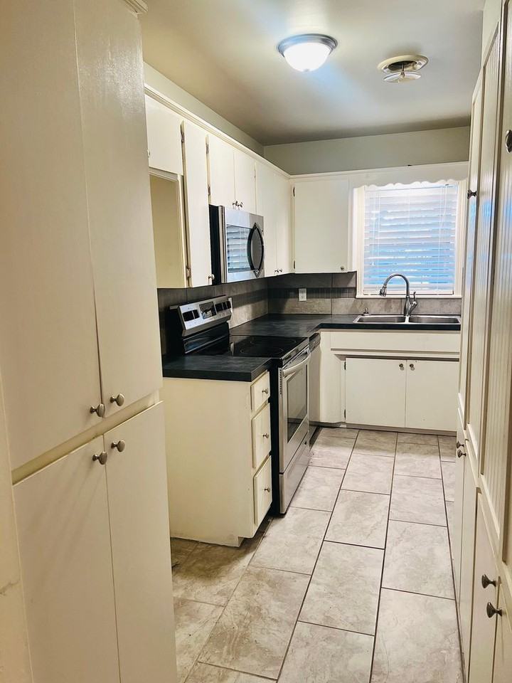 803 S 24th St #B - Photo 3 of 11