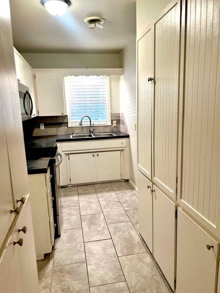 803 S 24th St #B - Photo 4 of 11