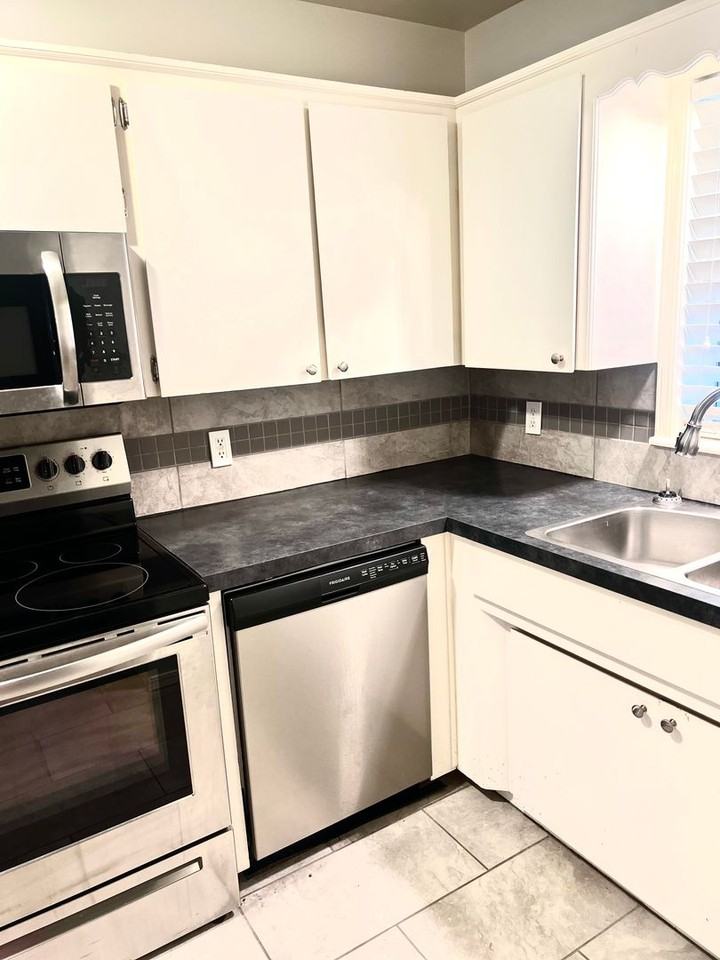 803 S 24th St #B - Photo 5 of 11