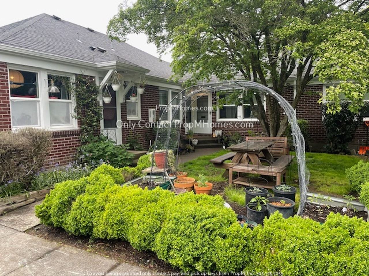 3311 Ne Going St #3 - Photo 3 of 22