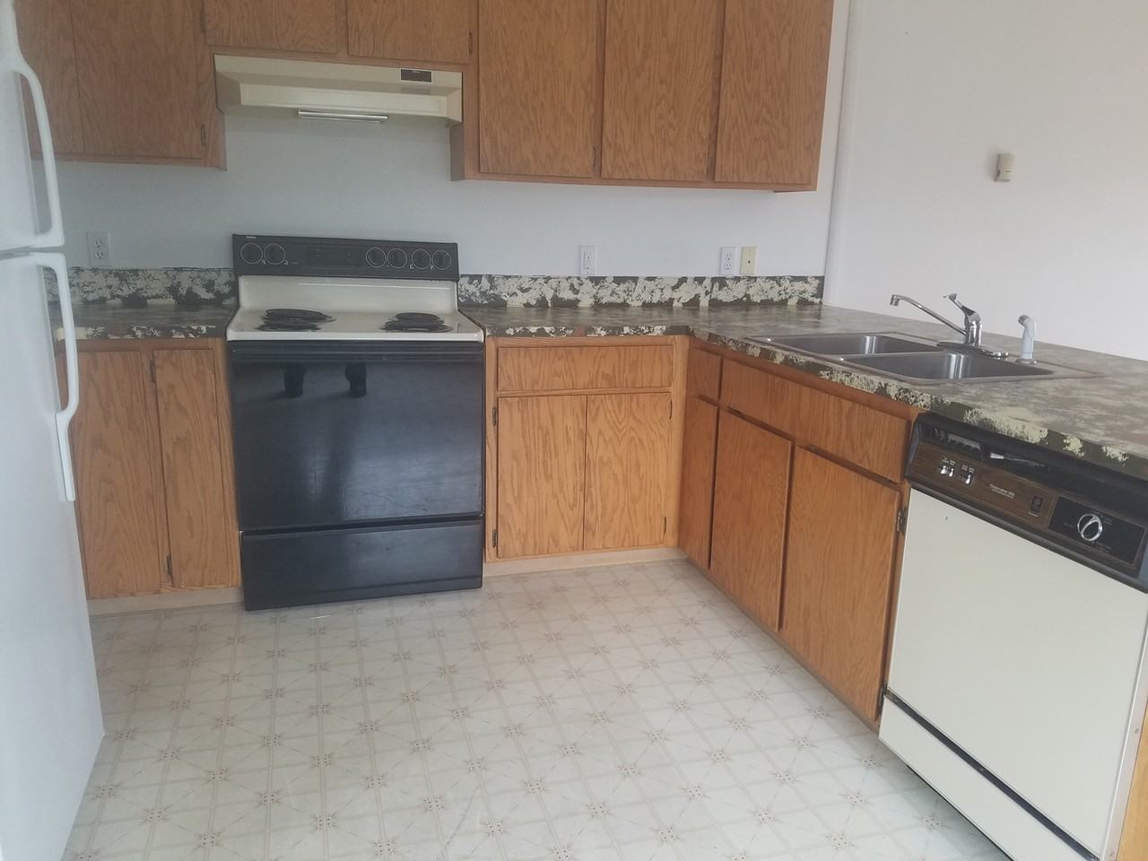 2243 Reeves Ct - Photo 2 of 8