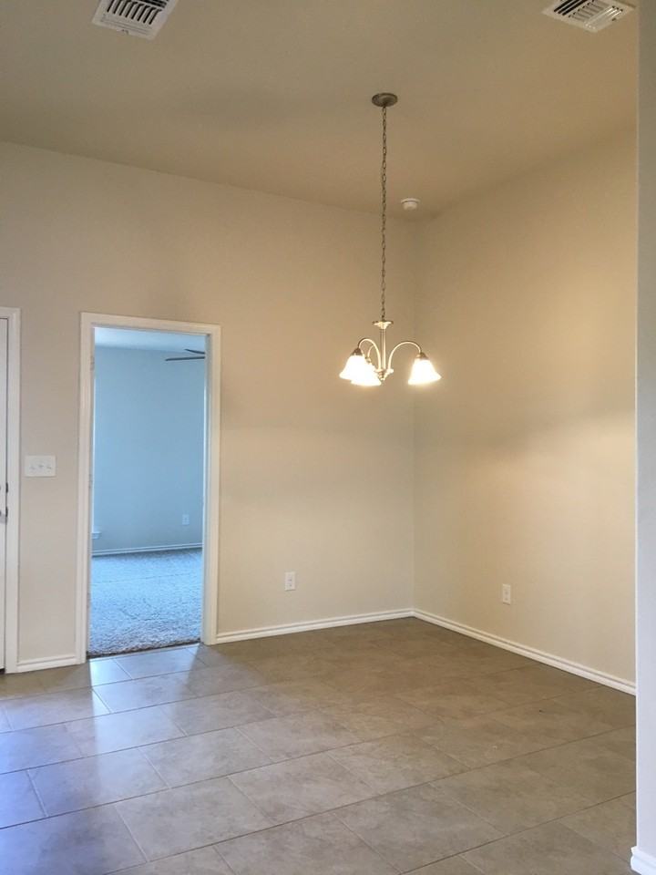 7418 103rd St - Photo 6 of 11