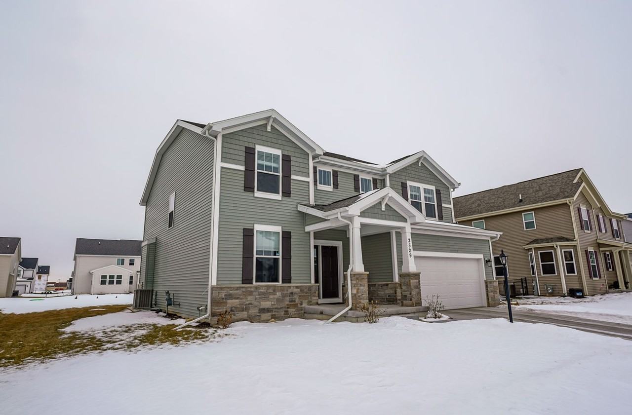 2529 Red Bud Ln - Photo 2 of 38