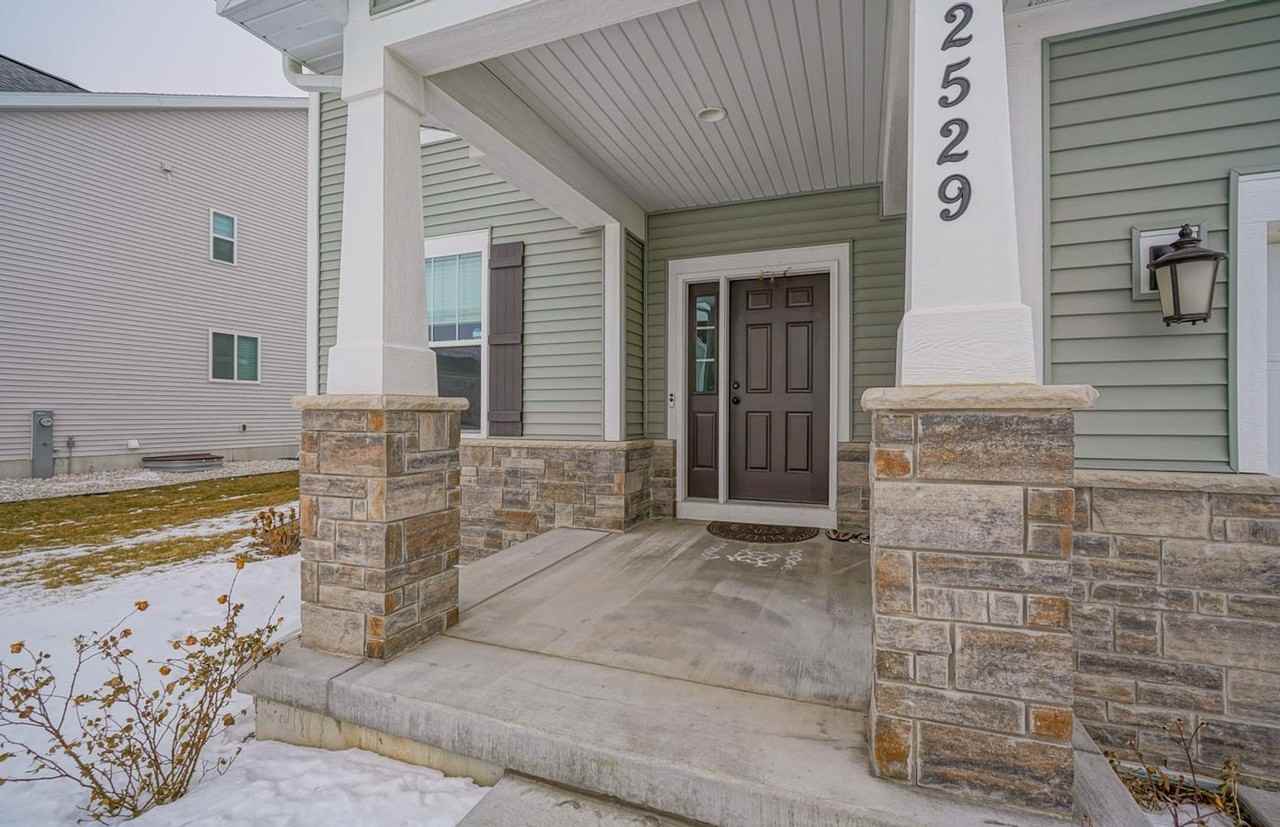 2529 Red Bud Ln - Photo 3 of 38