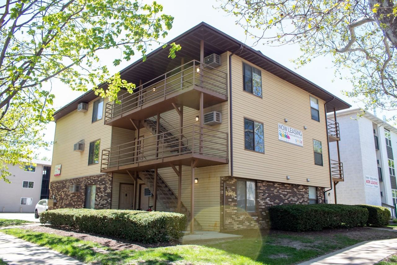 1001 W Clark - Photo 2 of 31