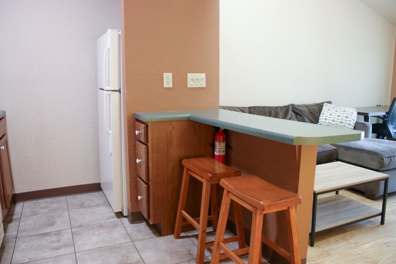 601 E Clark - Photo 5 of 20