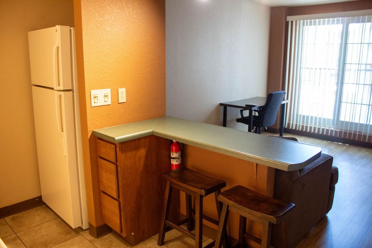 603 E Clark - Photo 4 of 23