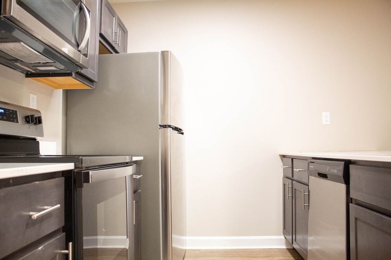 608 E White - Photo 6 of 45