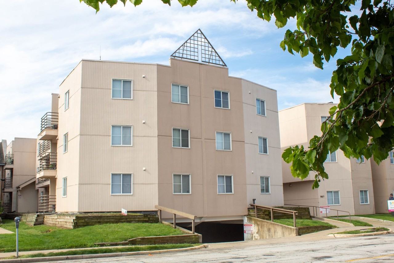 905 W Oregon - Photo 2 of 39