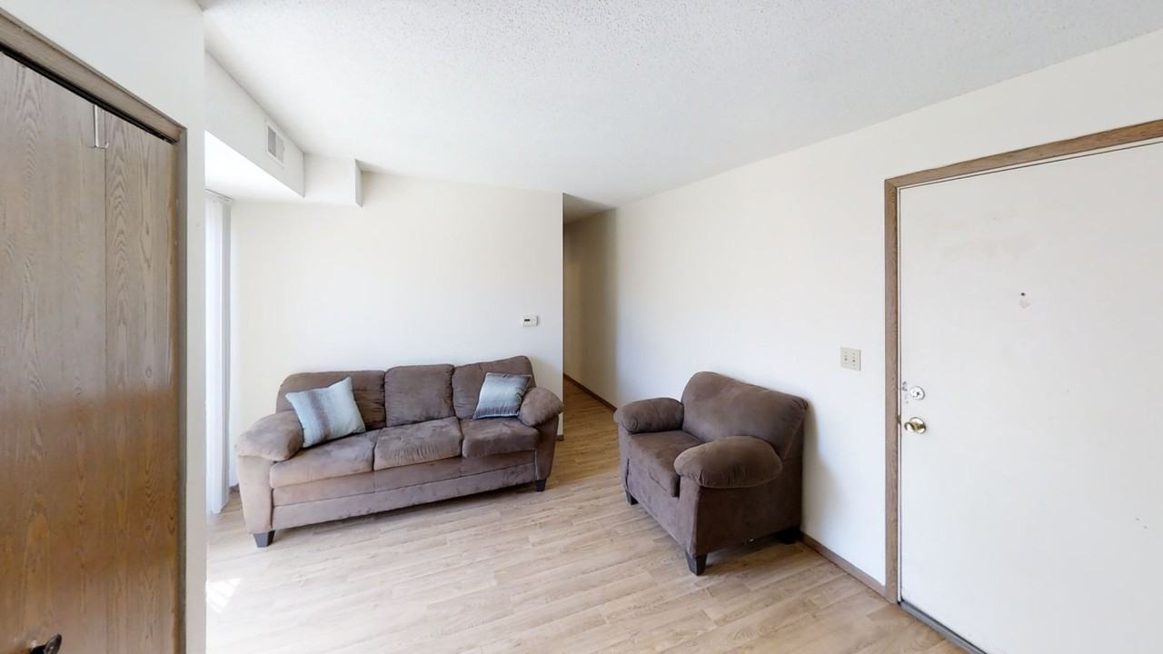 905 W Oregon - Photo 3 of 39