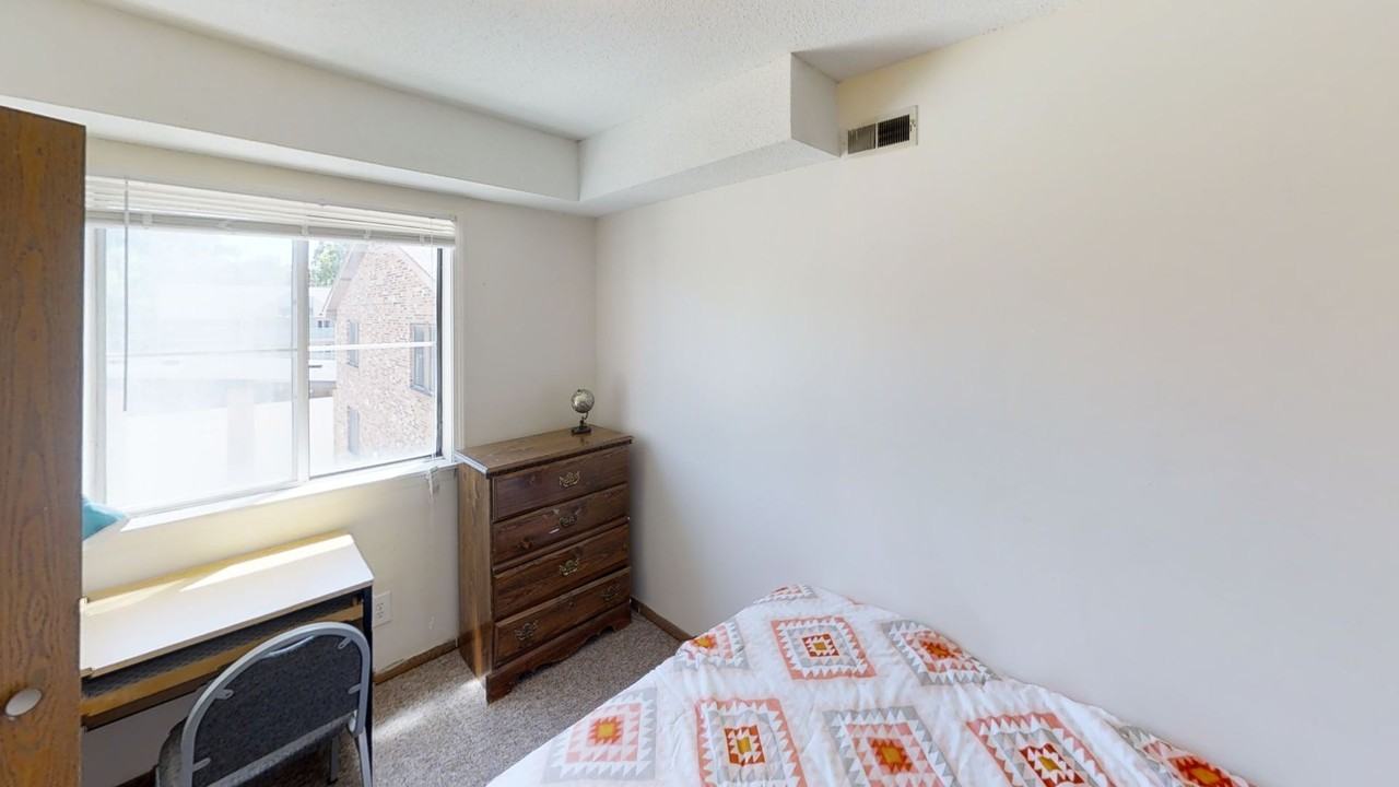 905 W Oregon - Photo 5 of 39