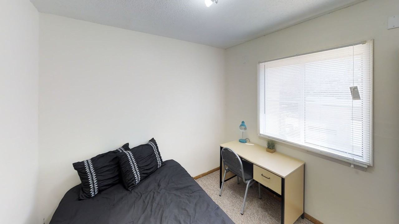 905 W Oregon - Photo 6 of 39